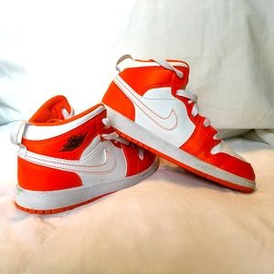 Kids Jordan’s size 1Y
